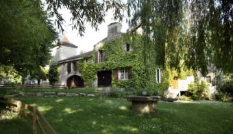 Charming small hotel s-w  france Puy-l Eveque